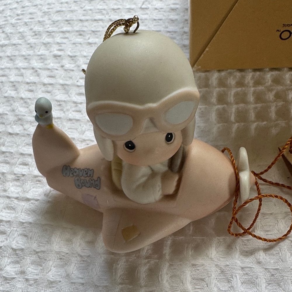 Precious Moments Have a Heavenly Christmas Ornament Angel Airplane w Box Tag - Picture 3 of 10